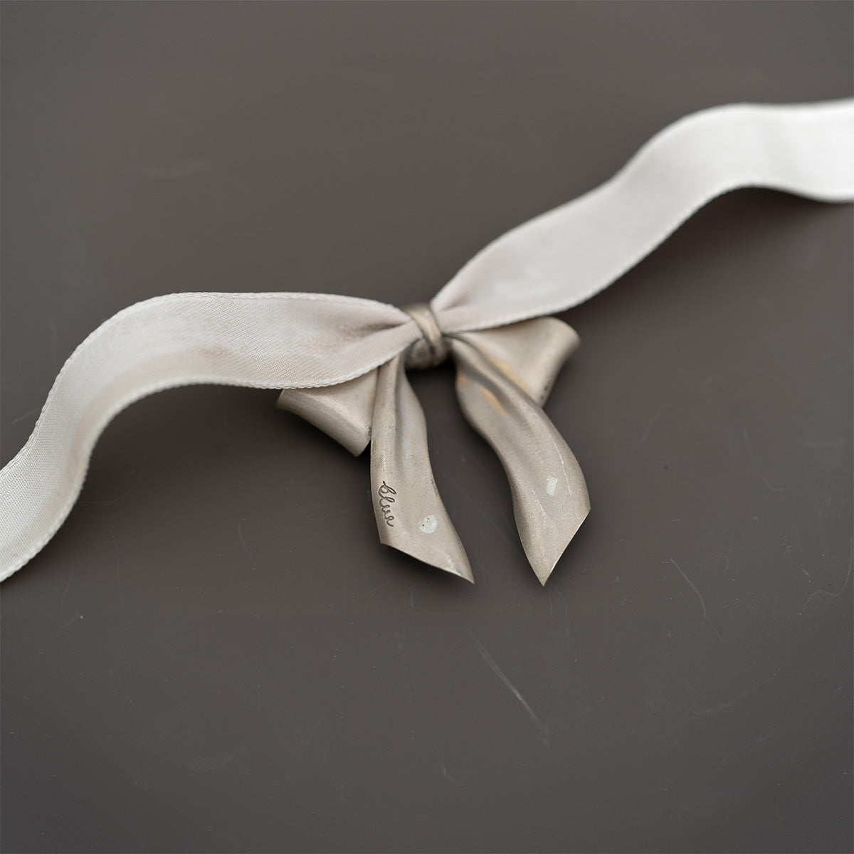 The Girl with the Gold Ribbon