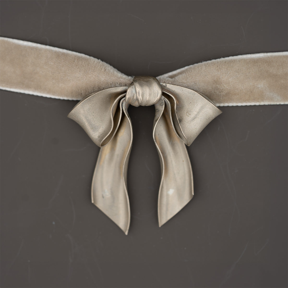 The Girl with the Gold Ribbon